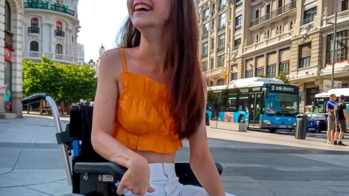 Povestea Teodorei, studenta la Medicină în Madrid discriminată din cauza scaunului cu rotile: 