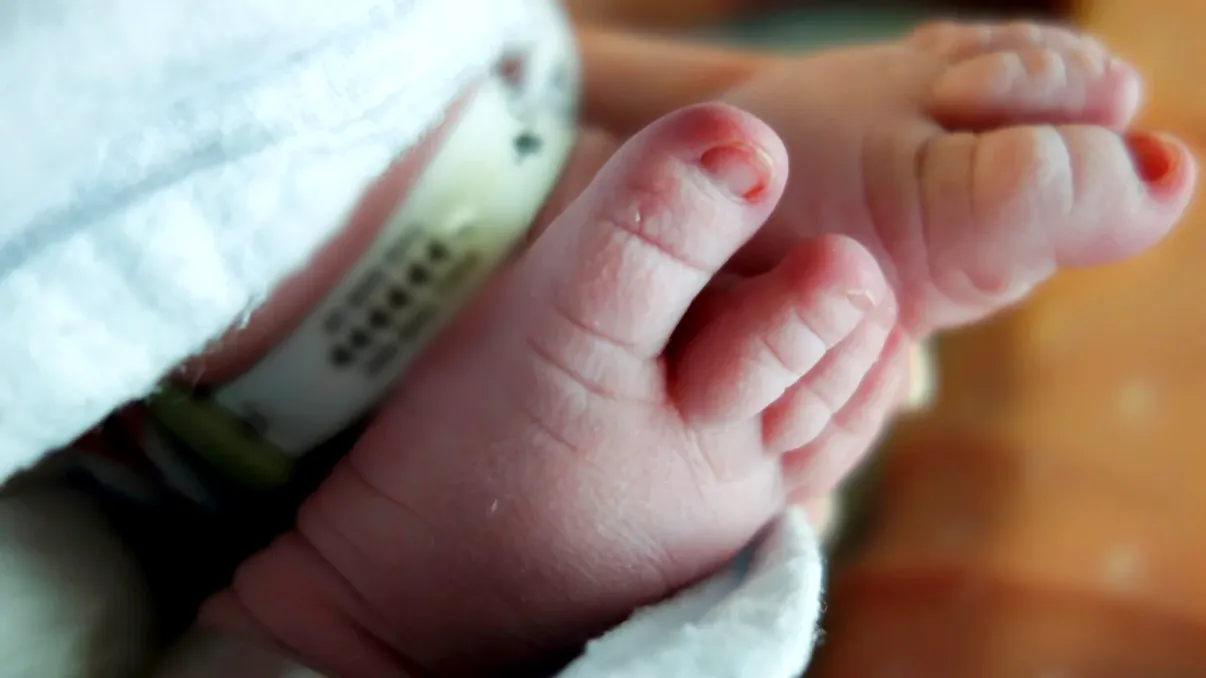 O mamă din Ploieşti a plecat acasă cu alt bebeluş. Maternitatea a demarat o anchetă, cine ar fi de vină