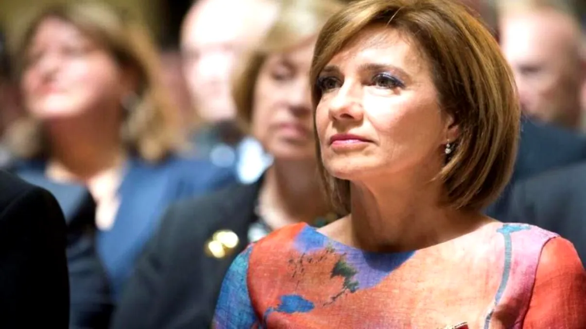 Mesajul transmis de Carmen Iohannis de Paştele Catolic. Ce i-au răspuns românii Primei Doamne. Foto