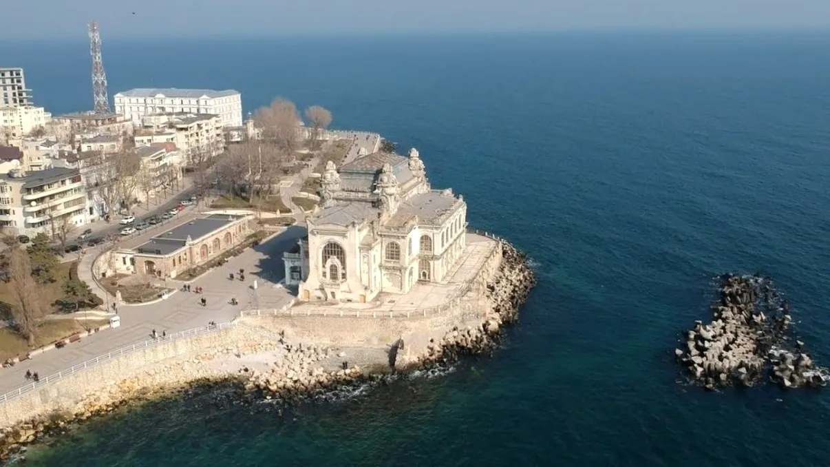 Care este numele Mării Negre, de fapt. Nimeni nu îi mai spune aşa în zilele noastre, grecii credeau că este periculoasă