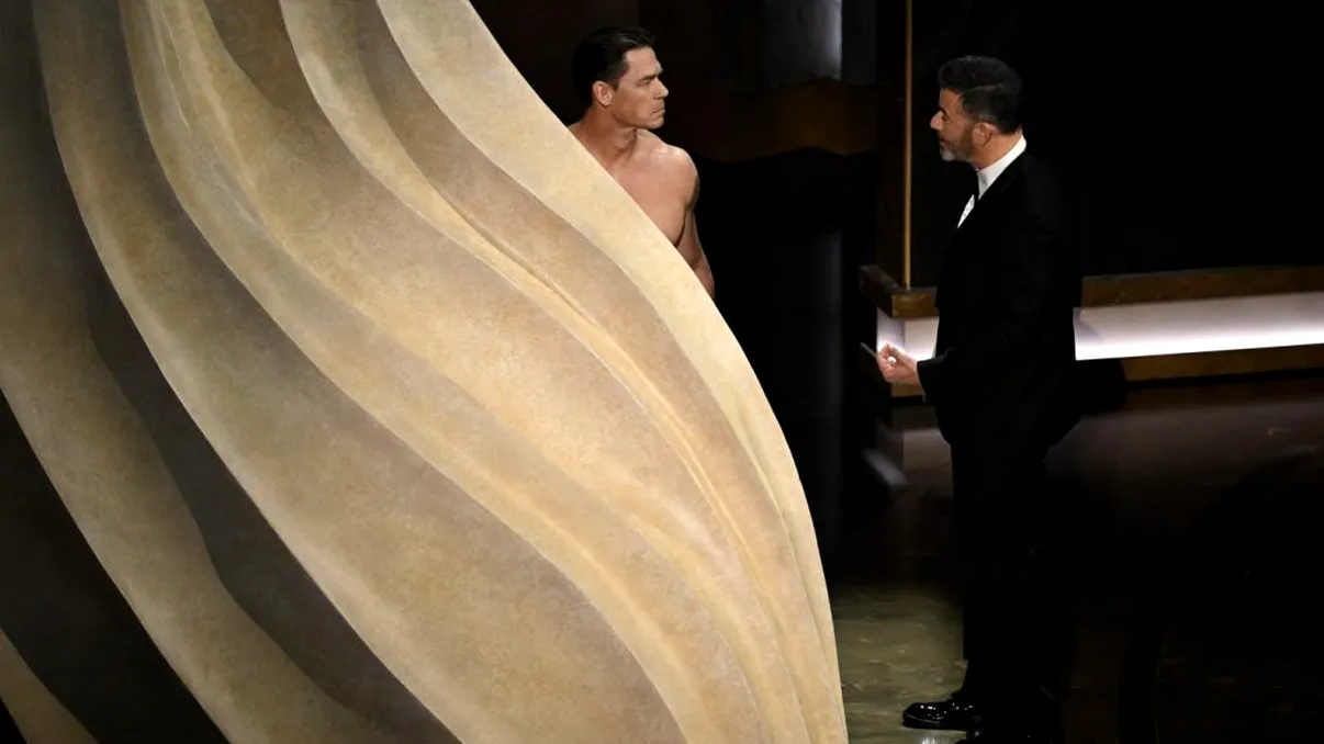 Moment indecent la Premiile Oscar 2024. Motivul pentru care un actor a apărut fără haine pe scenă, spectatorii au rămas fără cuvinte