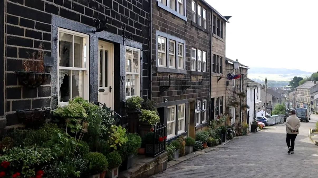 Satul pitoresc din Europa care a rămas blocat în timp. Pare dintr-o altă eră, turiștii se minunează de frumusețea lui