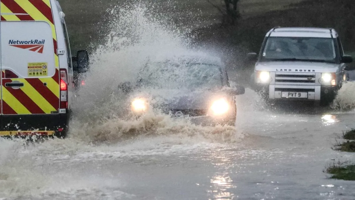 Furtuni puternice și inundații la începutul lunii aprilie 2024. Zeci de zboruri au fost anulate în țara cu milioane de români