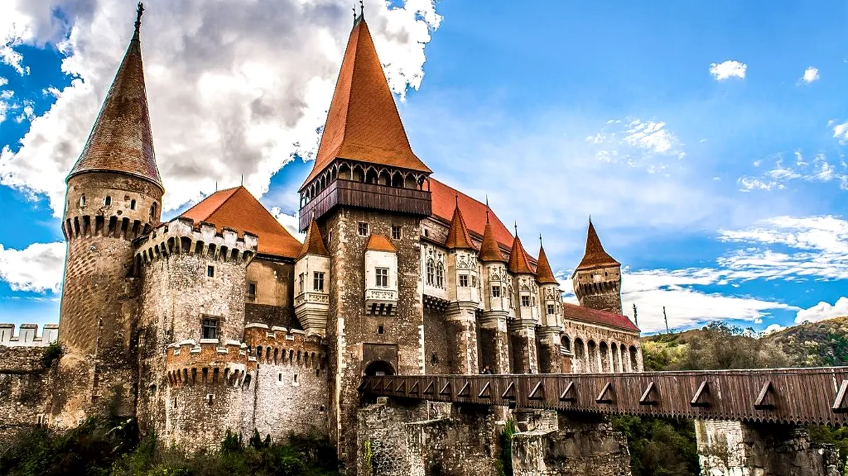 Top 7 locuri din Banat pe care trebuie să le vizitezi. Peisajele naturale și istoria bogată te vor cuceri