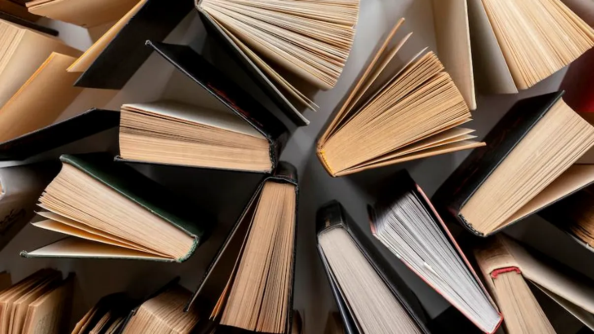 Ce înseamnă expresia ‘tobă de carte’, de fapt. De unde provine