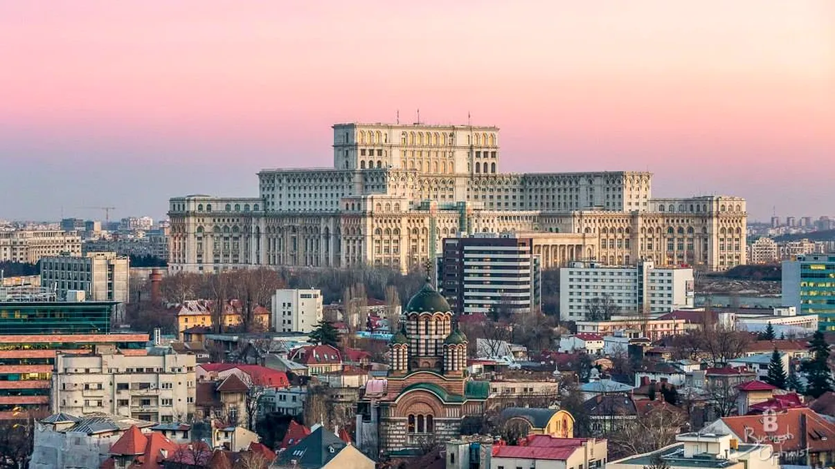 Blocul din inima Capitalei în formă de vapor. Aspectul său e spectaculos, are peste 80 de ani