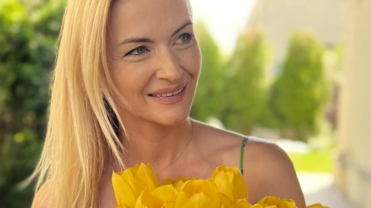 Soția lui Mihai Petre, în costum de baie de Paște. Cum arată Elwira îmbrăcată sumar la 42 de ani