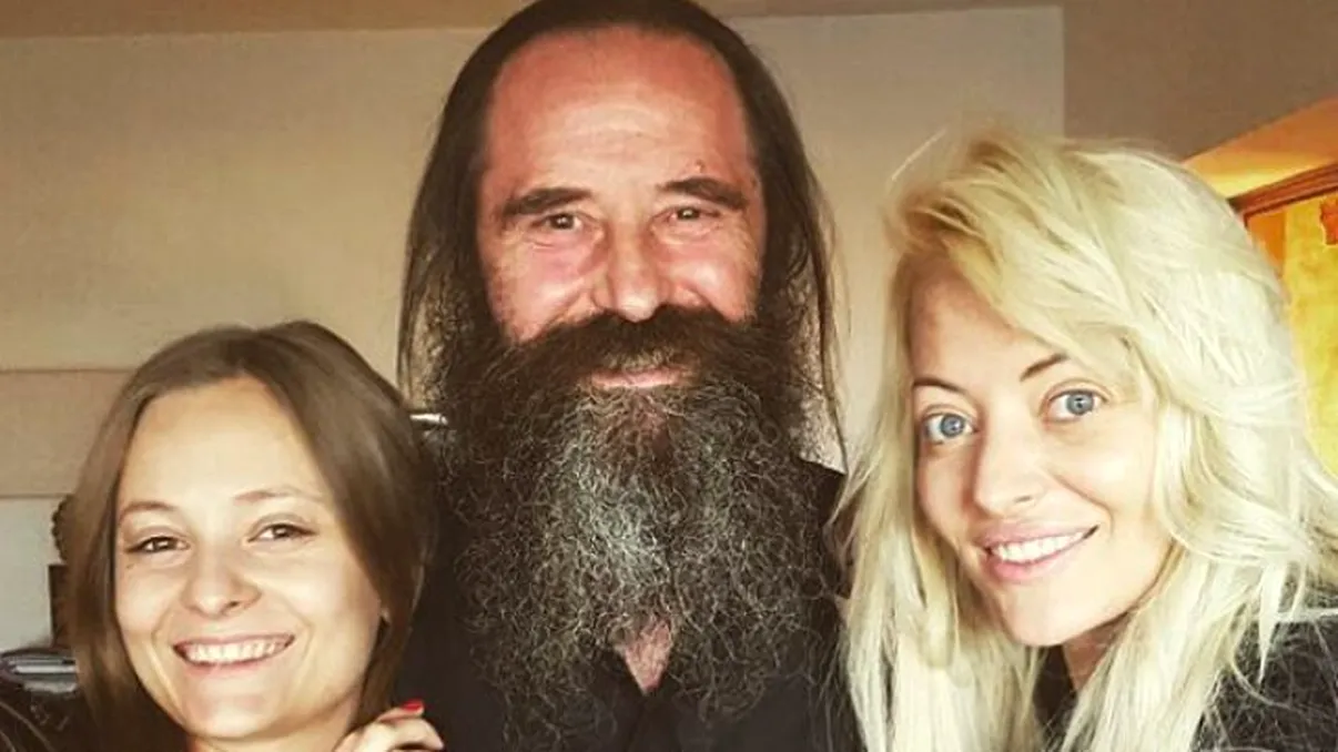 Tatăl Deliei, de nerecunoscut la 6 ani de când a renunțat la călugărie. Cum arată Ion Matache, artista l-a fotografiat în vacanță