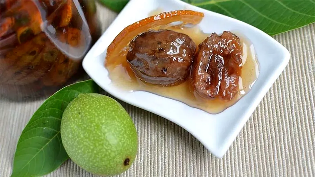 Rețeta pentru cea mai bună dulceață de nuci verzi. Ce să pui la final în borcane, ingredientul care schimbă tot gustul