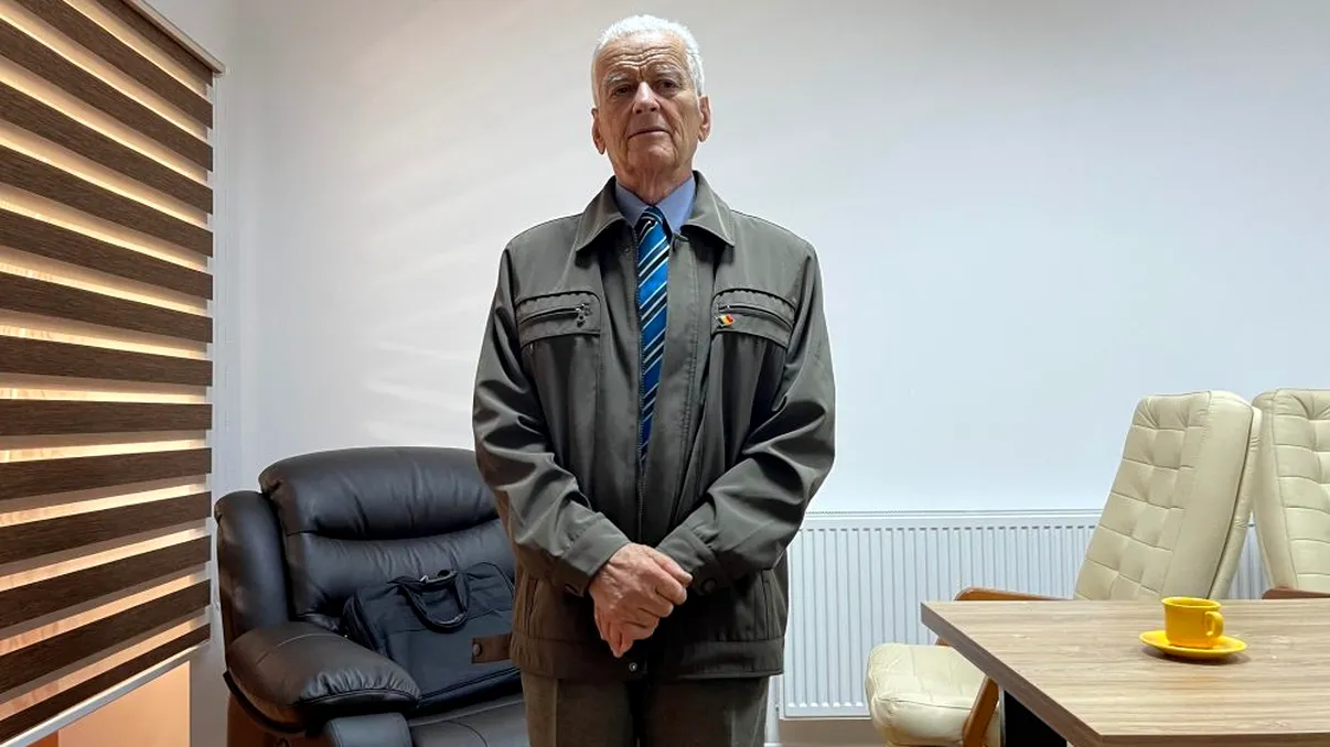 Fostul primar din Cugir a terminat masterul, cu câteva zile înainte de a împlini 89 de ani. A devenit cel mai în vârstă absolvent al anului 2024 și va rămâne în istoria orașului cu ultimul său proiect