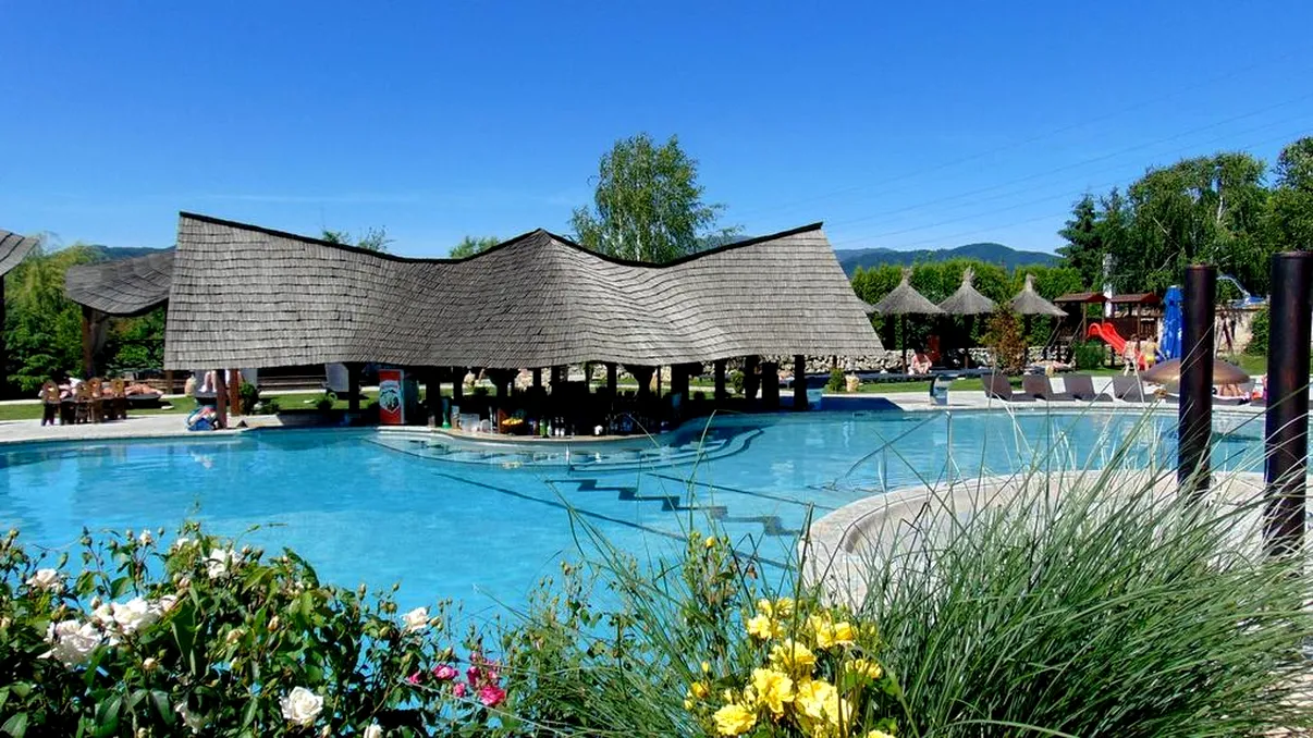 Bali de România, locul unic care face furori printre români. E un adevărat paradis cu piscine infinity ca în filme