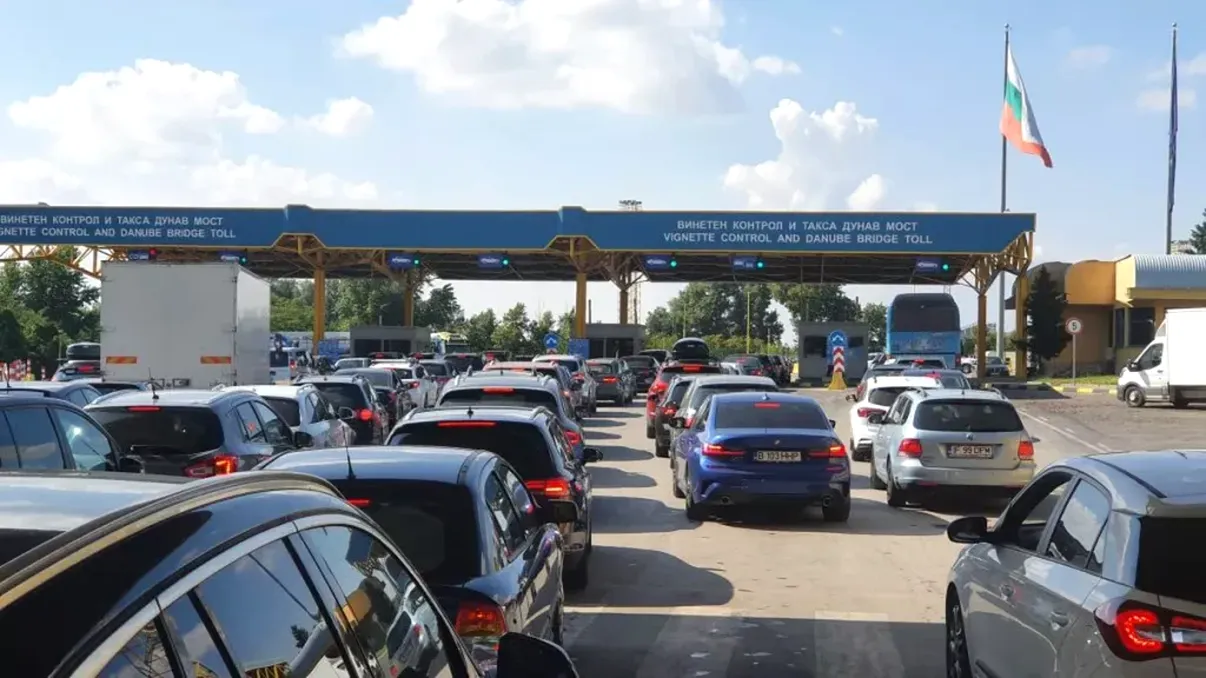 Cât a crescut timpul de așteptare în vamă după închiderea parțială a Podului Giurgiu-Ruse. Ce spun românii care au plecat spre Grecia sau Turcia
