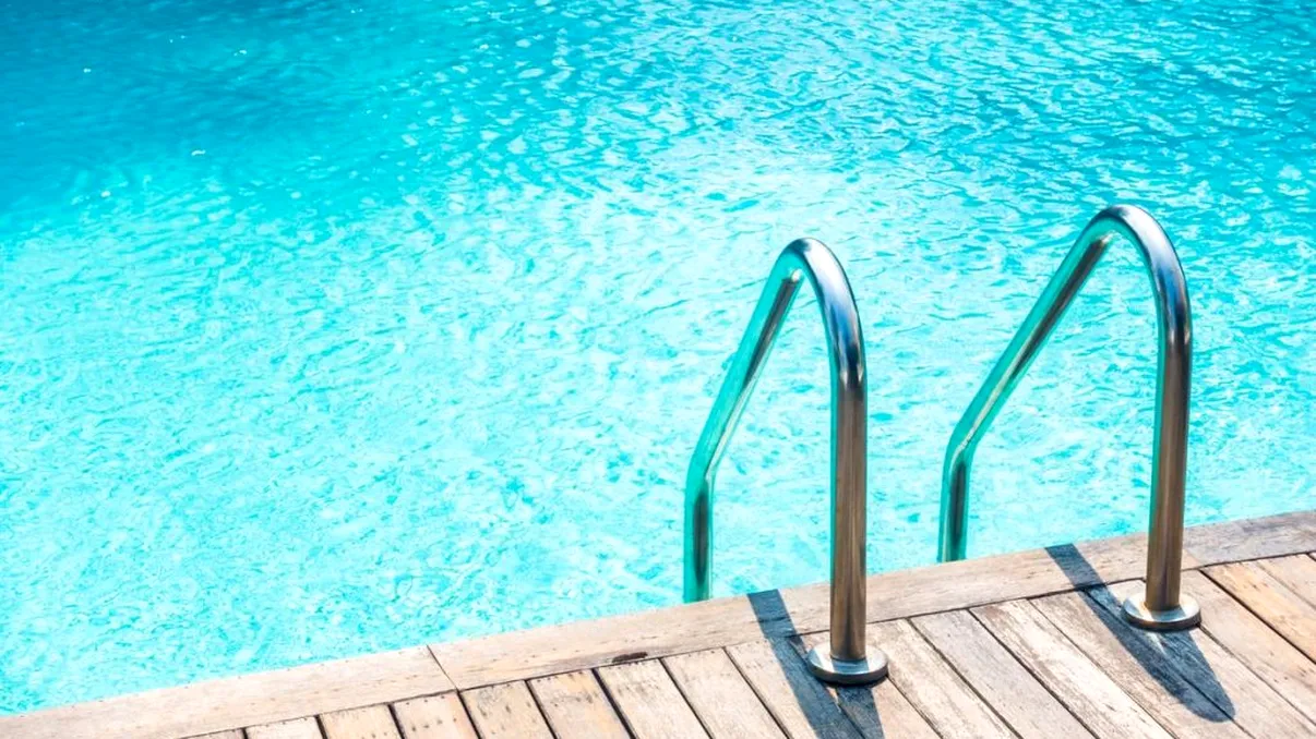 Ce nereguli au descoperit autoritățile la piscina unde s-a dus fostul fotbalist de la Dinamo care a murit la doar 16 ani