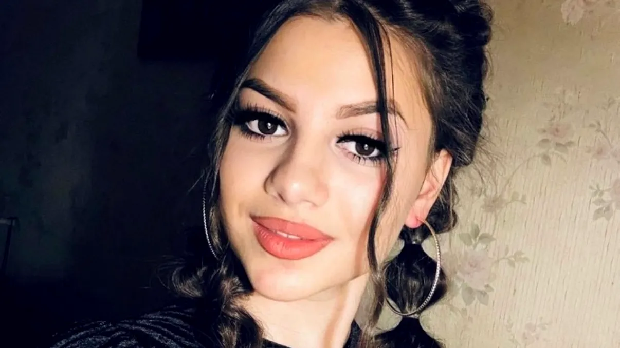 Dacă vezi această fată frumoasă, sună la 112. Sara a fost răpită de pe stradă