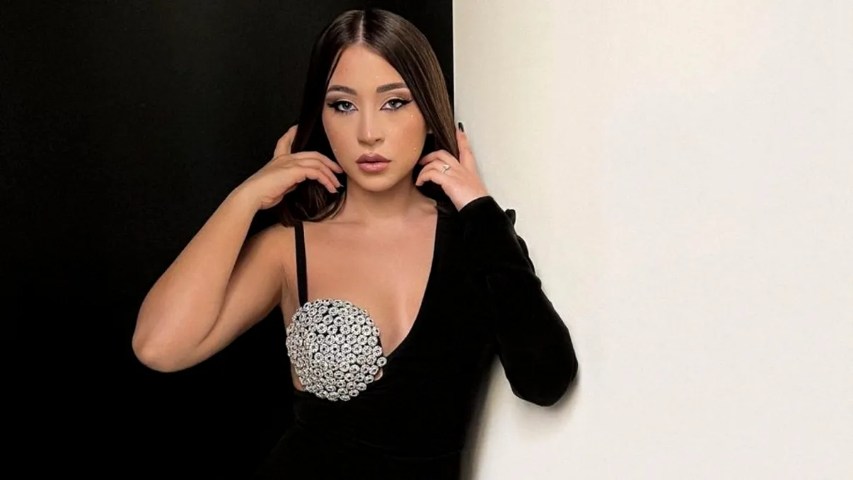 Nicole Cherry s-a transformat într-o apariție de senzație. Decolteul adânc face furori pe internet