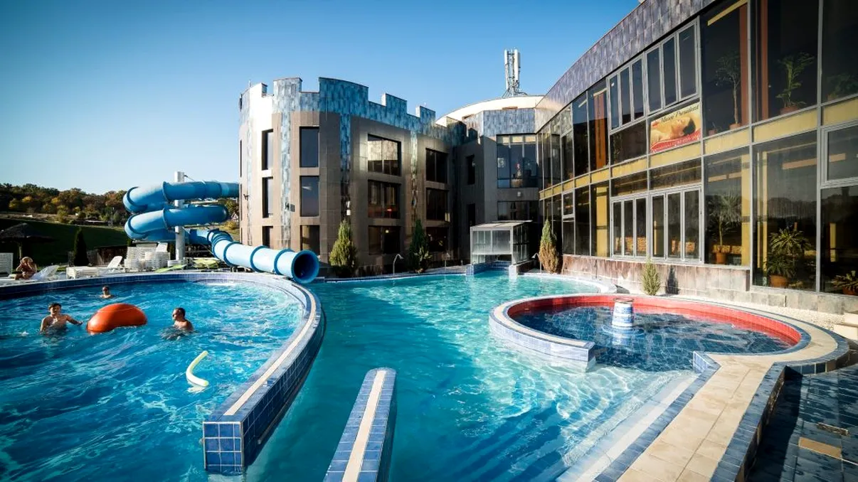 Stațiunea din România luată cu asalt în minivacanța de Sfânta Maria. Turiștii s-au bătut pentru a prinde un loc de cazare, e ocupată 90%. Cât costă o noapte