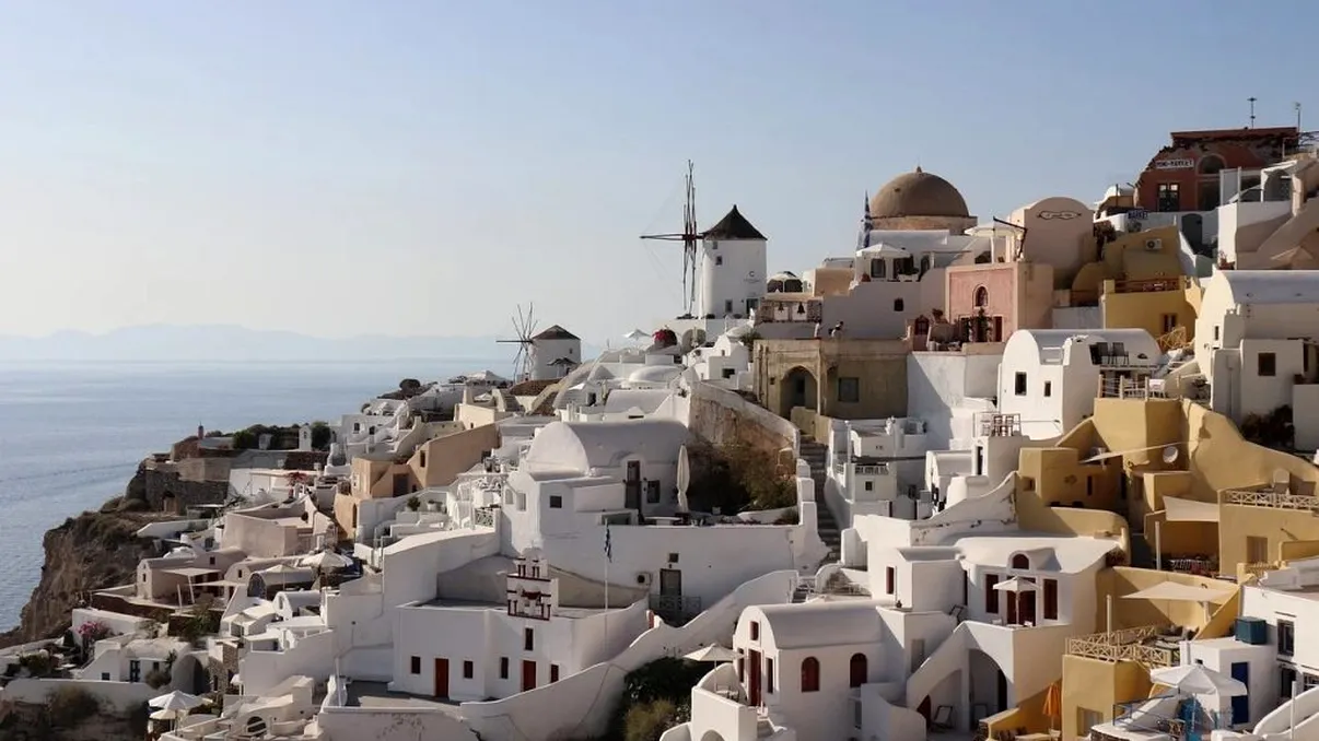 Dispare această insulă faimoasă de pe harta Greciei. Este vizitată de români în fiecare an