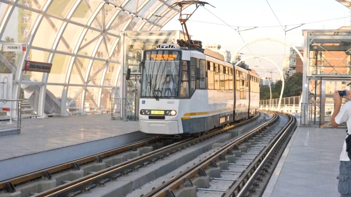 După trei zile de căutări, femeia care împingea oamenii în fața tramvaiului a fost prinsă de polițiștii din București