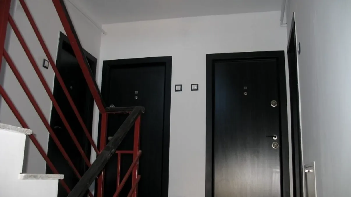 E interzis să ții asta pe scara blocului. Situația în care te poți trezi cu amendă, puțini români cunosc legea