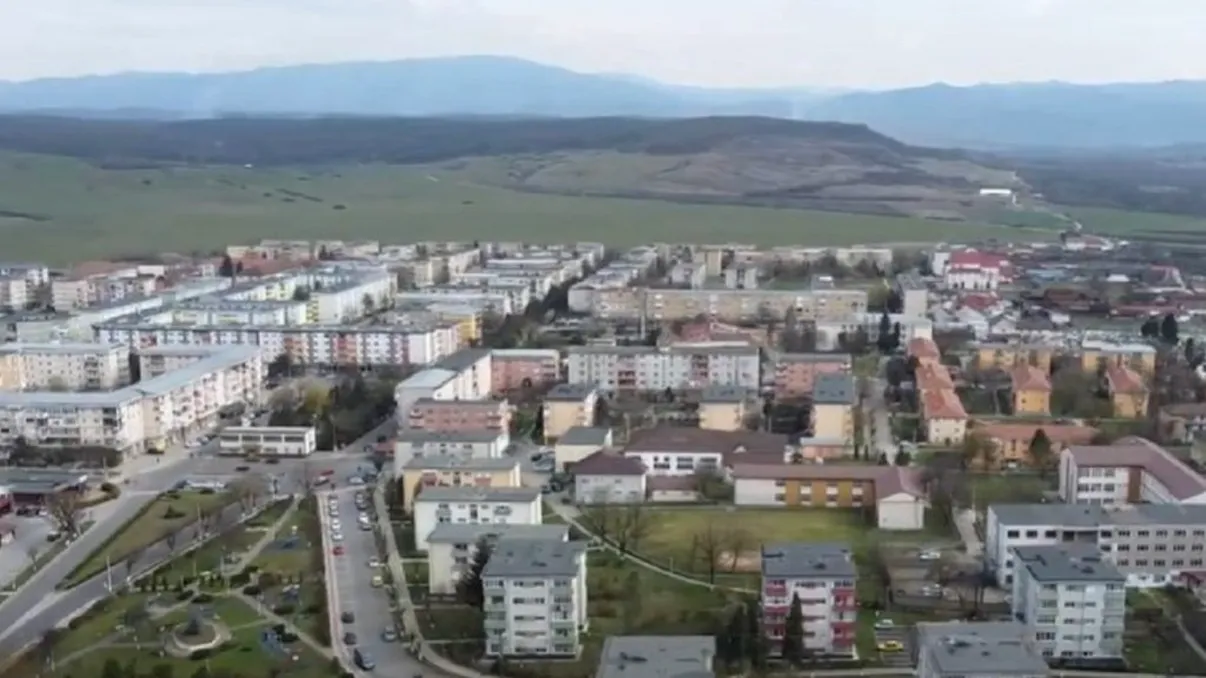 Orașul din România, cândva o forță economică, a ajuns o ruină. Pe vremuri era dat exemplu de mulți edili, acum localnicii își plâng de milă