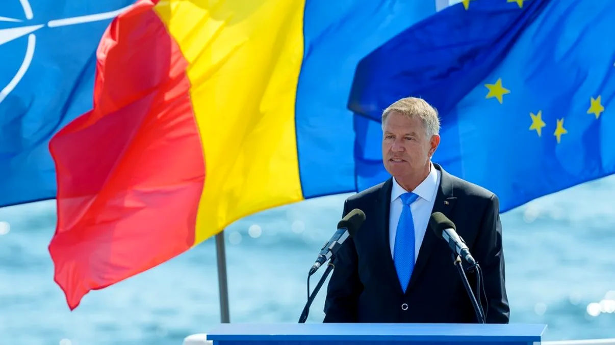 Val de reacții dure după ce Klaus Iohannis a participat fără Prima Doamnă la Ziua Marinei. Românii nu l-au iertat deloc: “Cea mai mare dezamăgire”