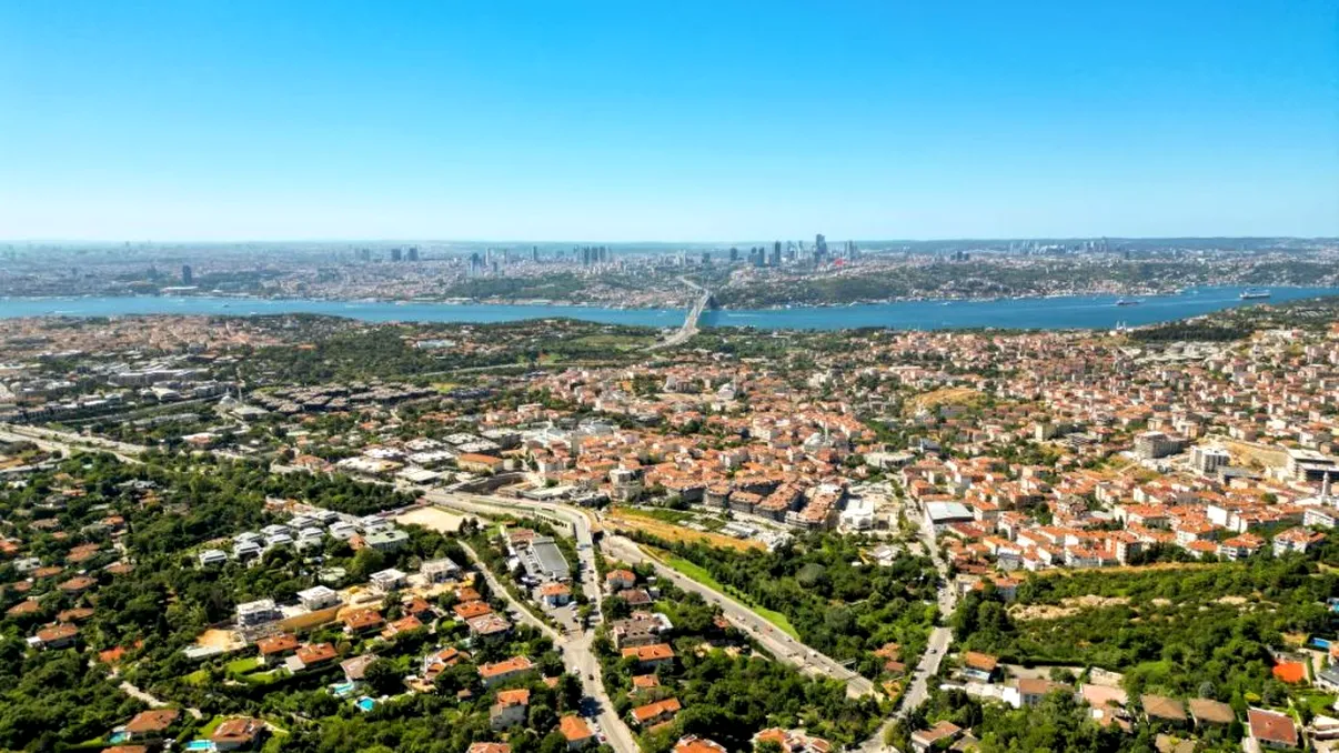 Micul oraș din România unde ajungi doar cu barca. Are 1300 de ani și e plin de comori