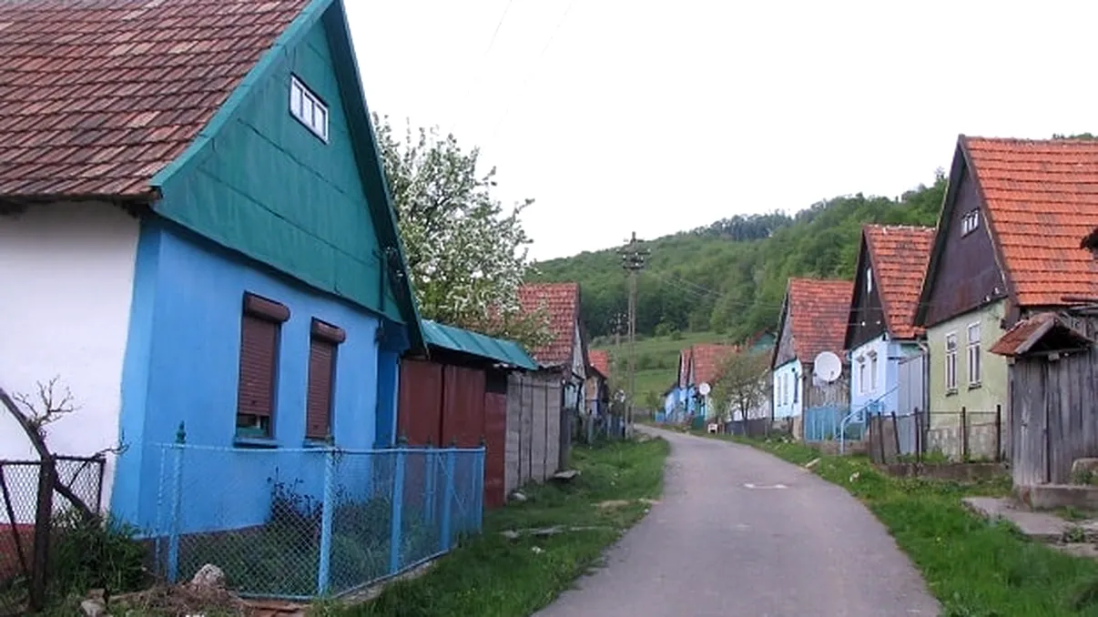 Satul mic din România invadat de turiștii străini. Localitatea face senzație în Europa: ”Este foarte faimoasă în Cehia”