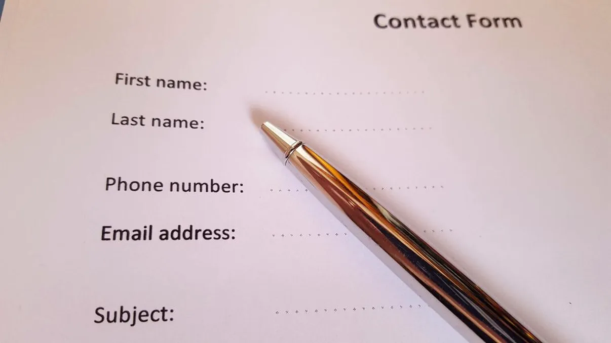 Care e diferența între First Name și Last Name. Greșeala pe care o fac mulți români când completează un document