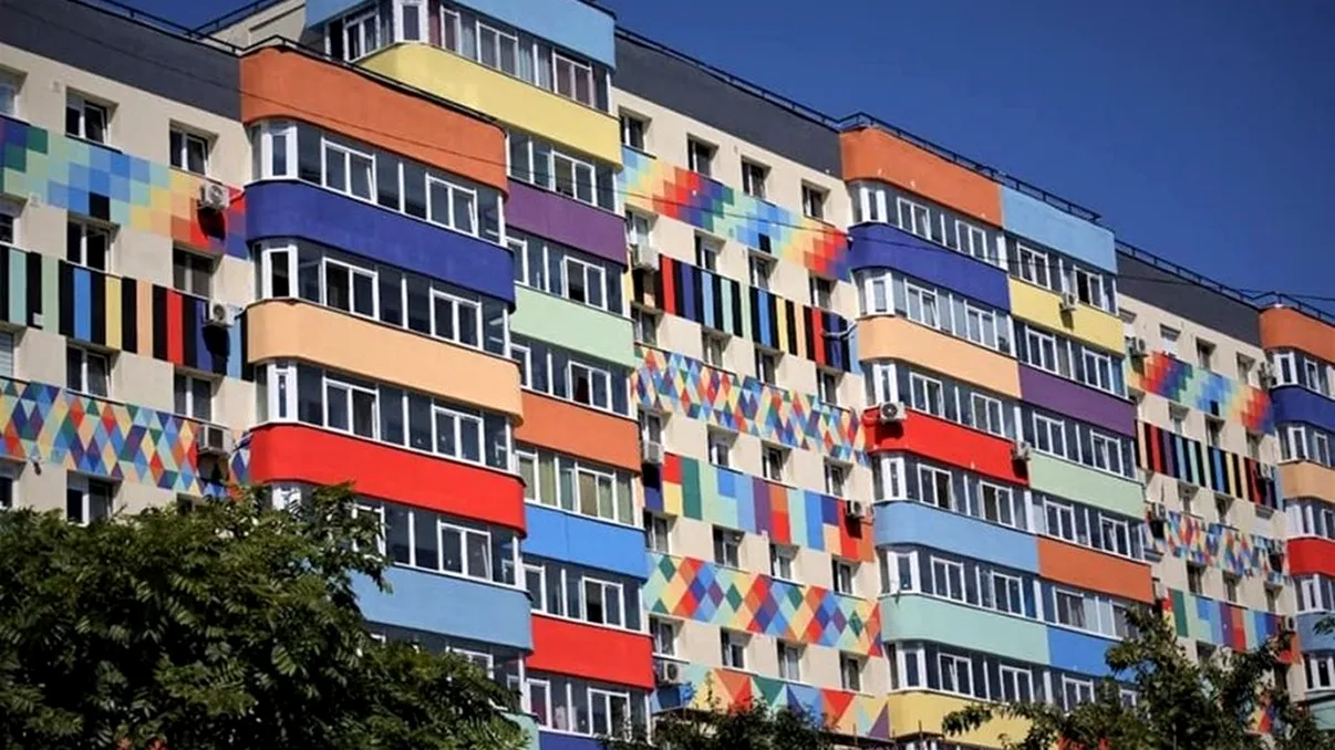 Amenzi de până la 4000 de lei pentru românii care stau la bloc. Legea e clară, ce reguli trebuie să respecți dacă ai geamuri termopan