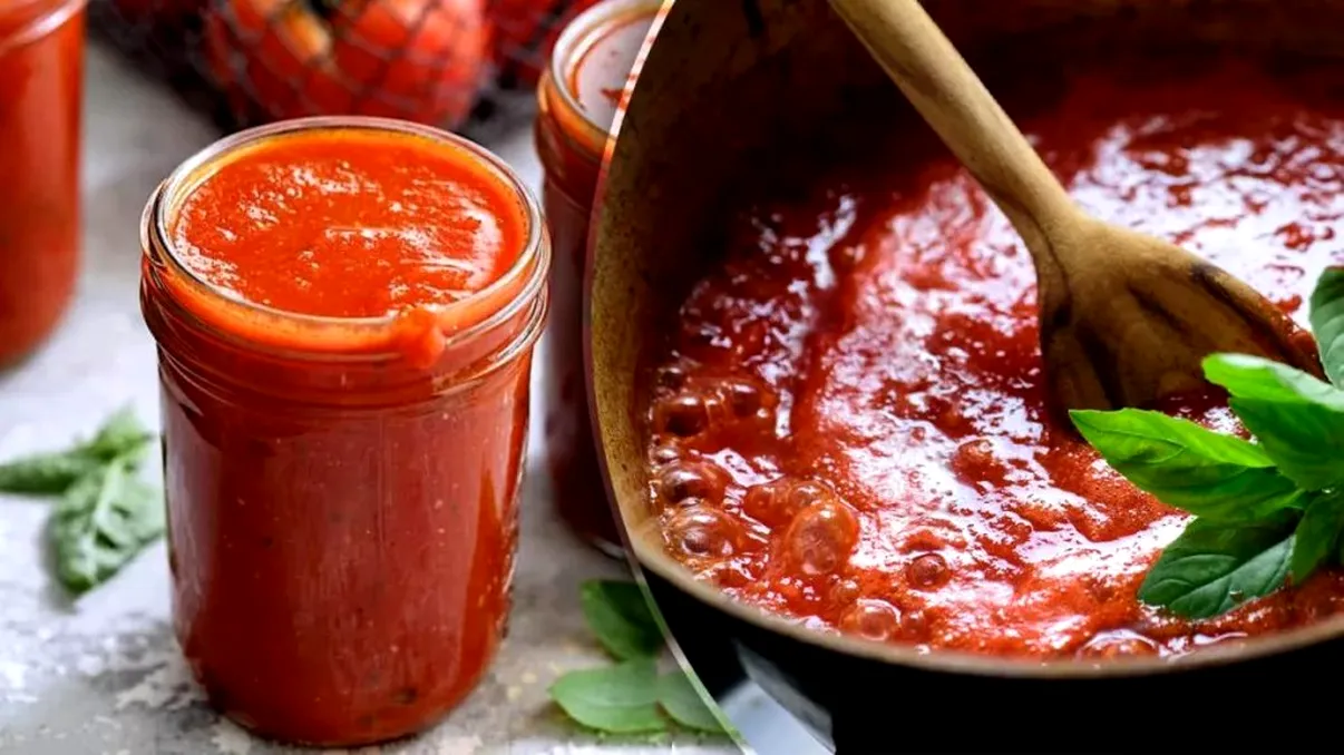 Cum prepară unguroaicele bulionul de roșii. Cele două ingrediente speciale pe care le adaugă, rețeta lor este mult mai gustoasă 