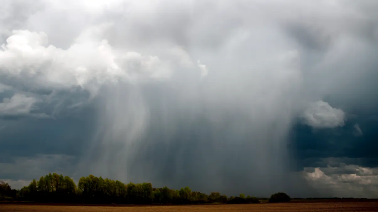 Cum se produc ploile artificiale și ce efecte au. O savantă din România a descoperit fenomenul în urmă cu aproape 90 de ani