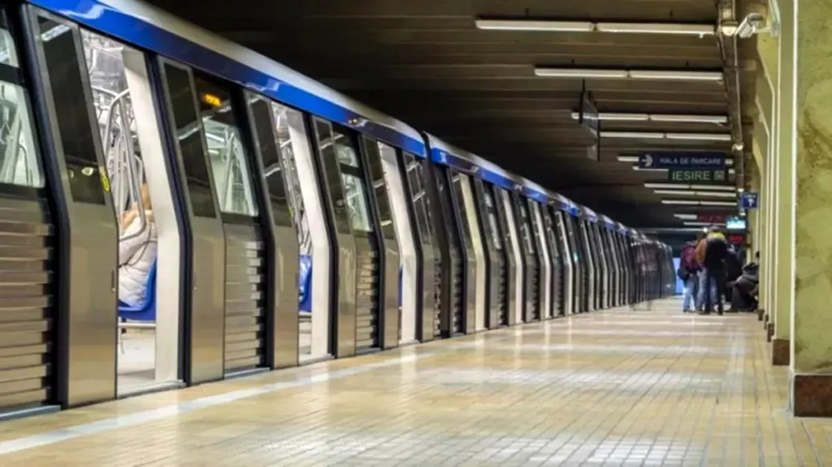 Fum negru și dens la metroul din București. Ce au făcut călătorii luni dimineață