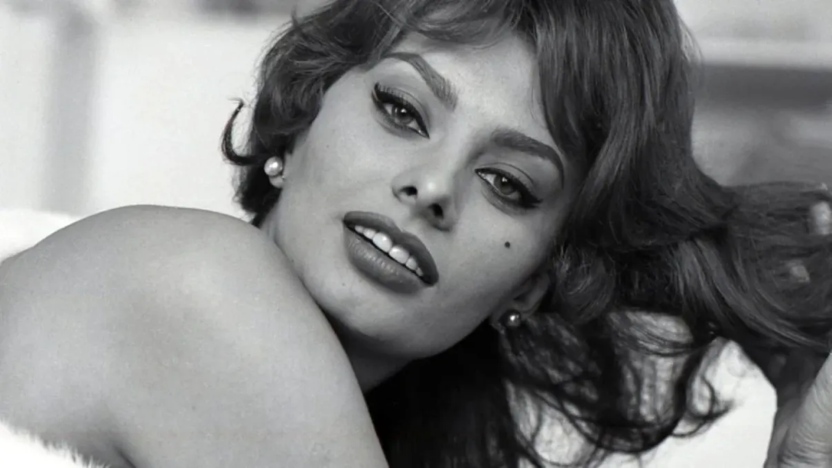 Sophia Loren, exemplu de eleganță și frumusețe la 90 de ani. Imagini rare cu celebra actriță, e superbă și acum FOTO