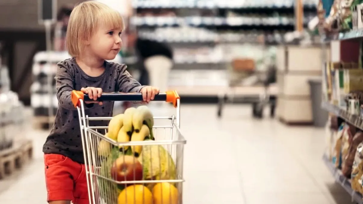 Tu ți-ai trimite copilul de 5 ani singur la cumpărături? Un show TV a făcut acest experiment. Cum se descurcă micuții pe stradă sau în magazine. Totul a fost filmat pe ascuns