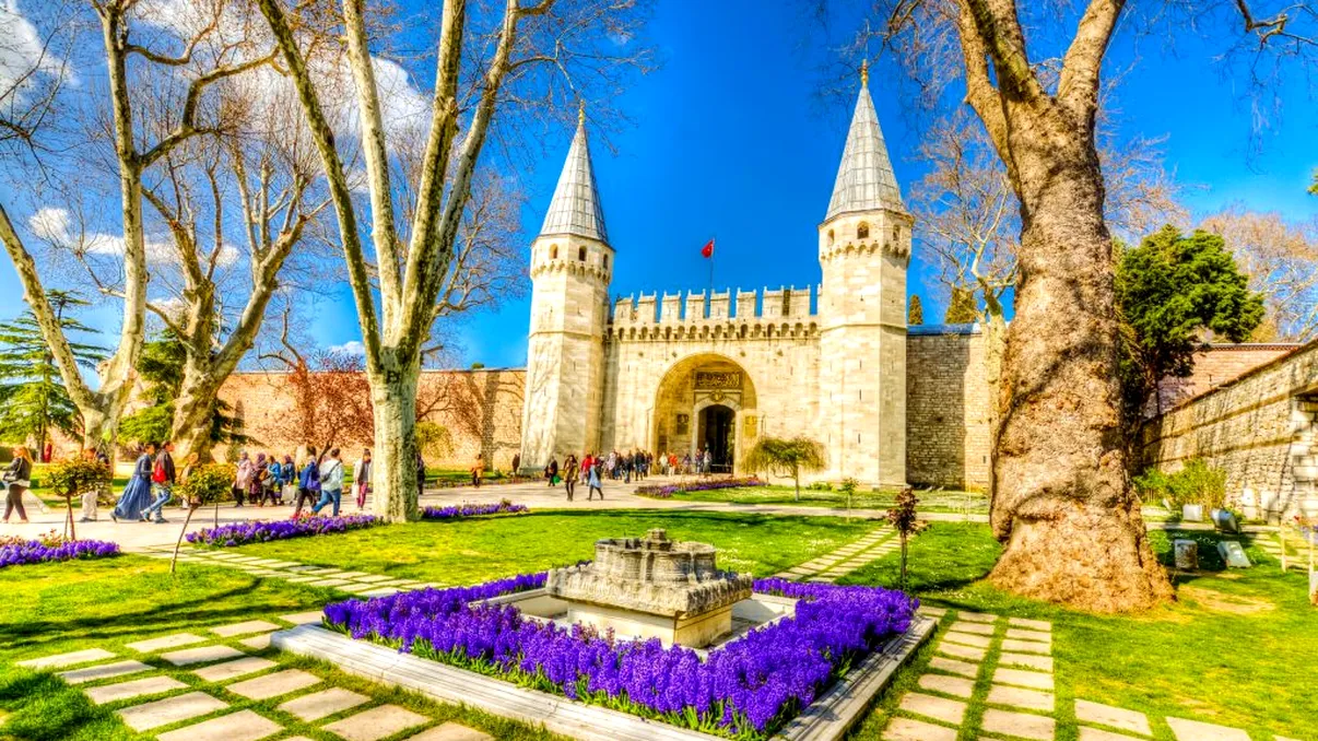 Cât costă intrarea la Palatul Topkapı din Istanbul. Românii care l-au vizitat spun că este o capodoperă și merită să îl vezi cel puțin o dată în viață