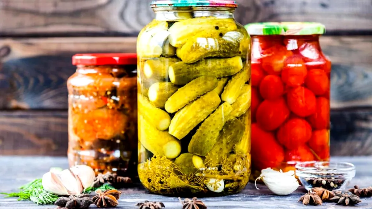 Cu cât s-au scumpit murăturile în octombrie 2024. Românii au început să evite să le mai cumpere