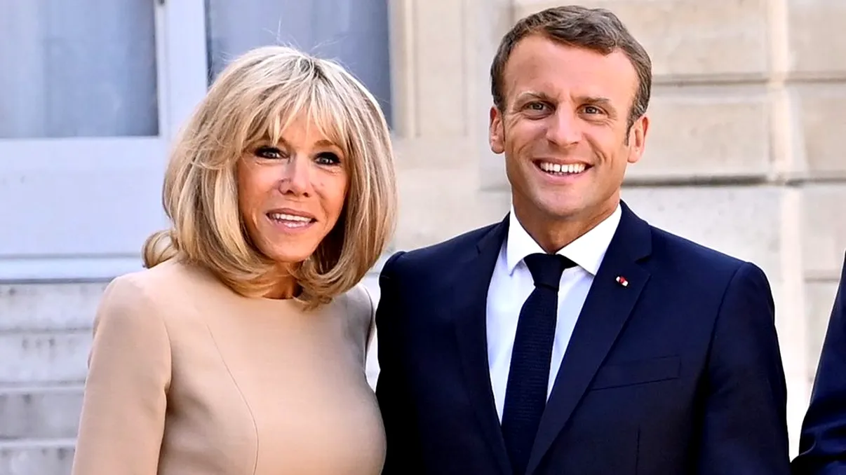 Cum a arătat Brigitte Macron mireasă. Rochia ei scurtă a atras toate privirile. Avea 54 de ani când s-a căsătorit cu fostul său elev