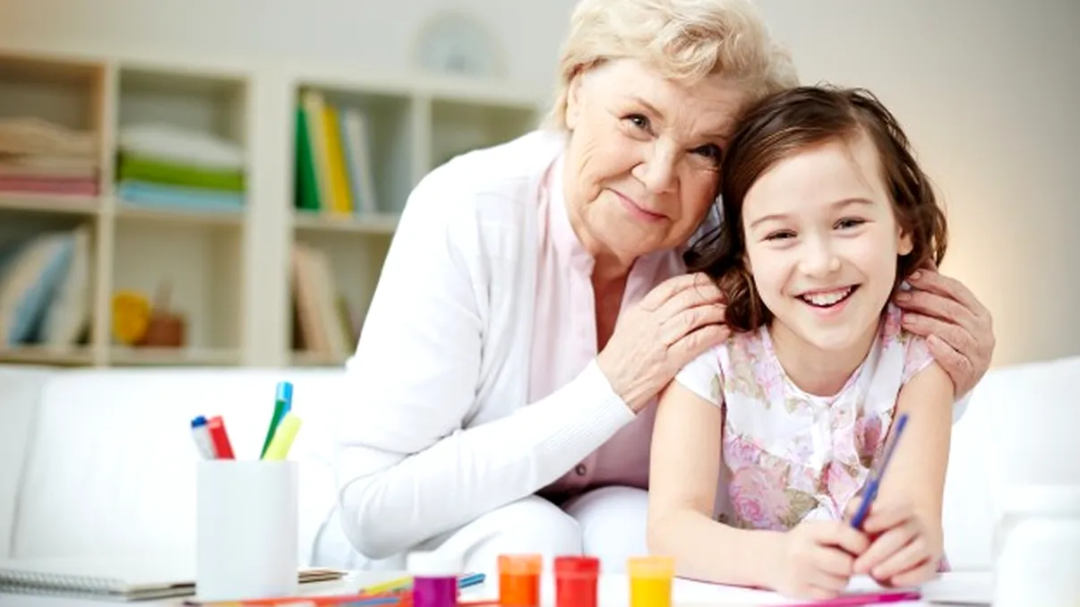 Cum îi strigă copiii pe bunici în 2024. Majoritatea a renunțat la apelativele ”bunica” și ”bunicul” pentru nume mai moderne