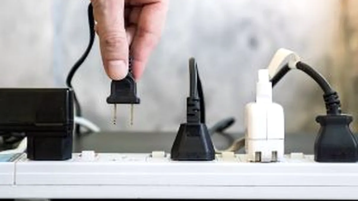 De ce nu se țin niciodată prelungitoarele lângă ferestre. Mulți români fac greșeala, sfaturile electricienilor