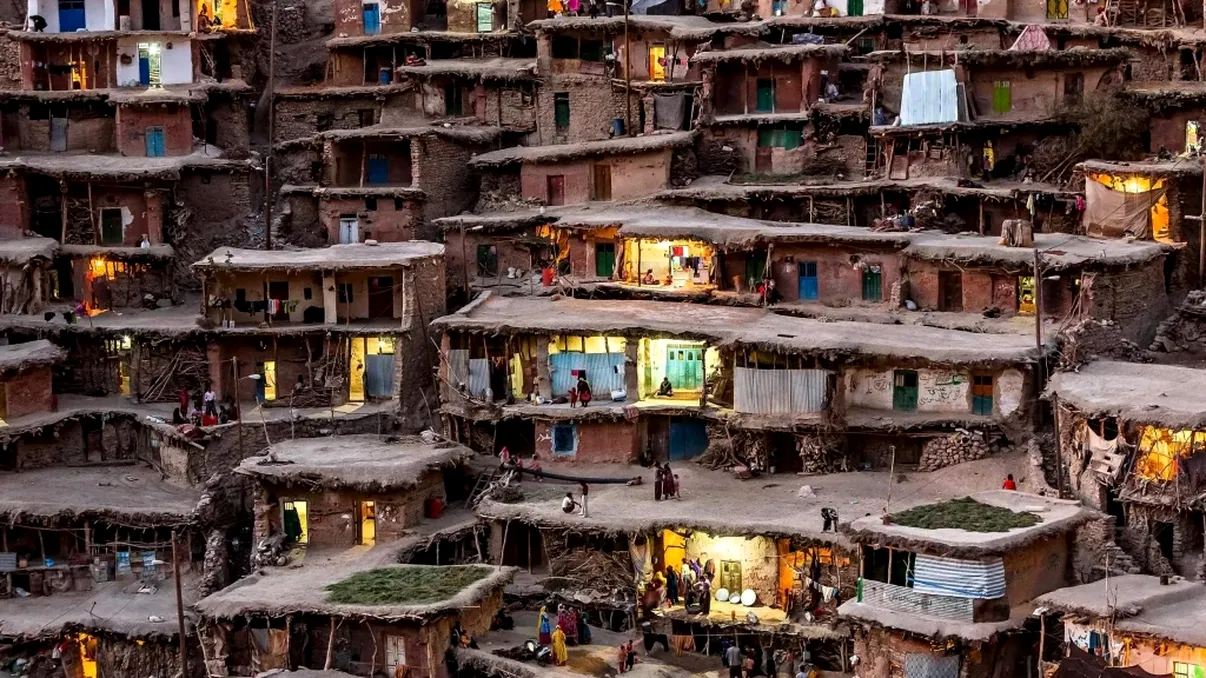 Singurul oraș din lume unde poți merge pe acoperișurile caselor. Aici locuiesc doar 564 de oameni