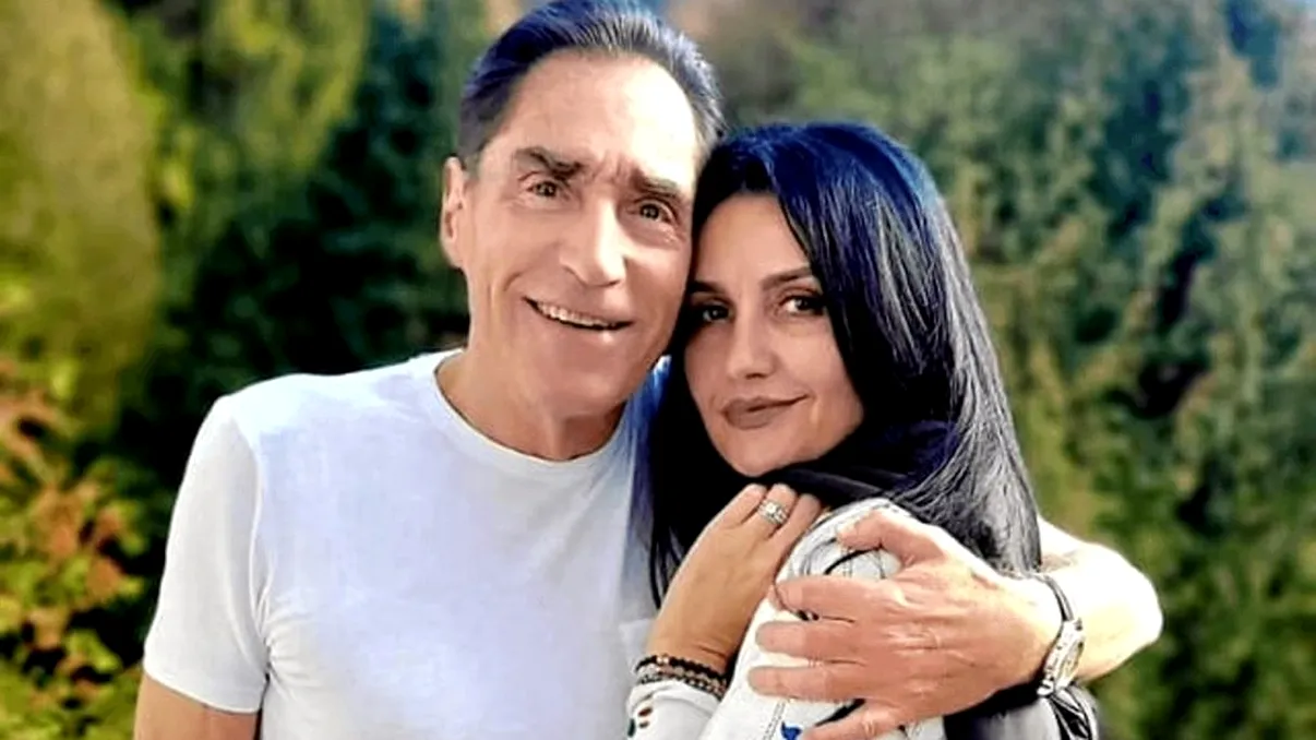 Silvia Chifiriuc, apariție rară în brațele lui Petre Roman. Cum s-au lăsat fotografiați cei doi