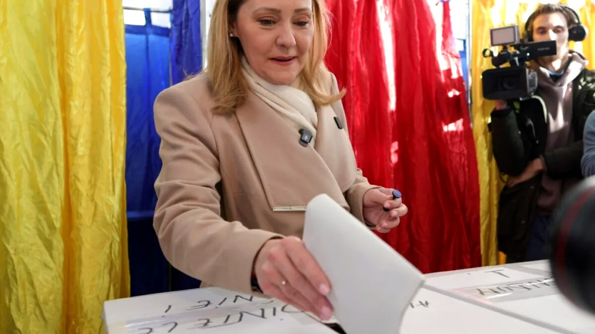 Cum a apărut Elena Lasconi la secția de votare. Candidata la alegerile prezidențiale a atras atenția tuturor