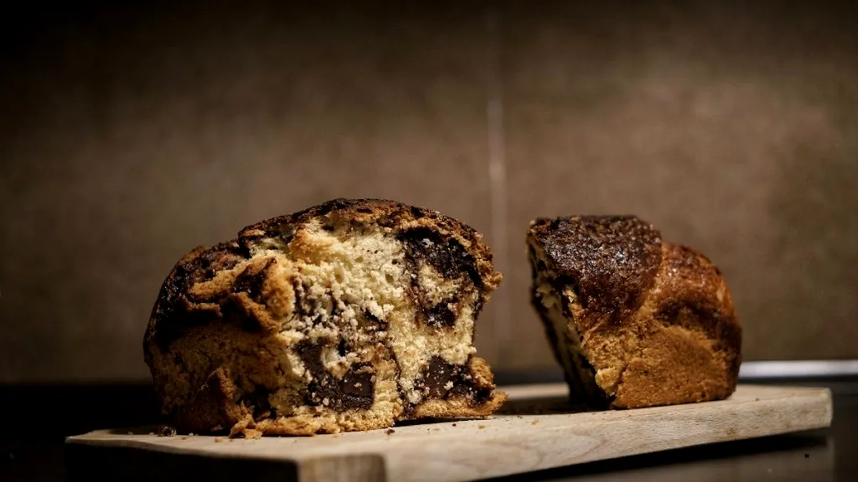 Cât costă un cozonac de la Auchan, Lidl sau Mega Image cu o săptămână înainte de Crăciun. Românii ar plăti oricât pentru masa festivă