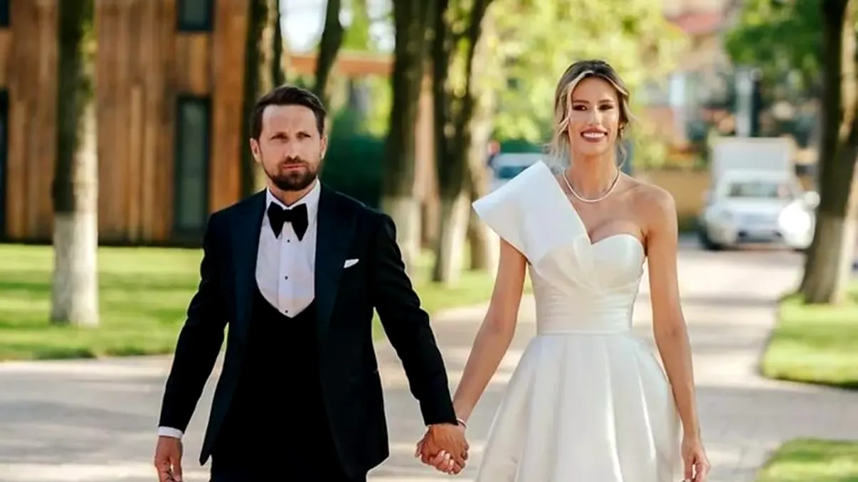 Soția lui Dani Oțil, de urgență la spital în miezul nopții. Medicii au pus-o imediat pe perfuzii