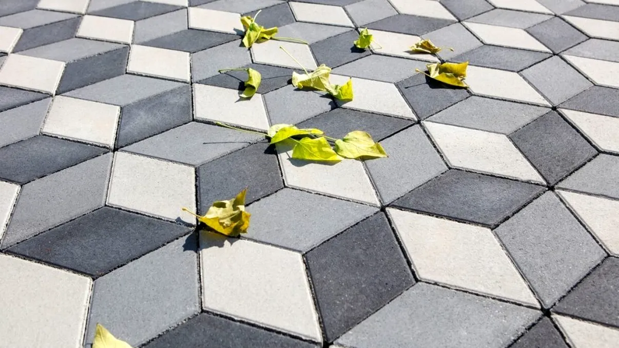 Ce se întâmplă dacă stropești pavelele din curte cu oțet. Efectele se vor observa aproape imediat