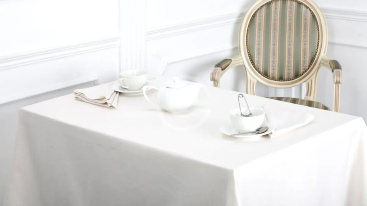 Scapă de petele galbene de pe fața de masă în doar 5 minute. Ai nevoie doar de două ingrediente naturale