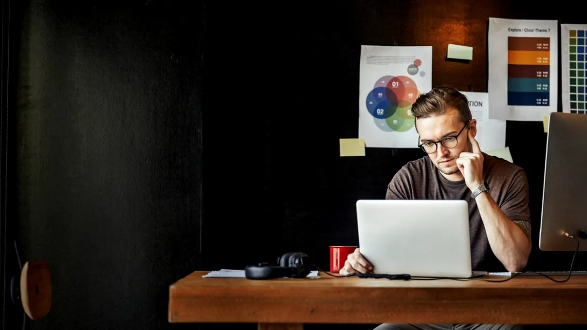 Înregistrare societate comercială pentru freelanceri IT: Merită să îți deschizi un SRL?