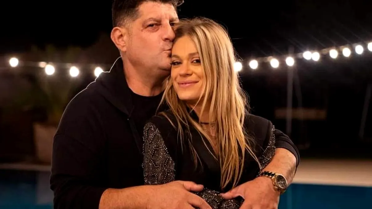 Căsătorie în secret, în showbiz-ul din România. Formează un cuplu de ani de zile, dar abia acum şi-au unit destinele. Tavi Colen și Emma de la Zu, prima declaraţie