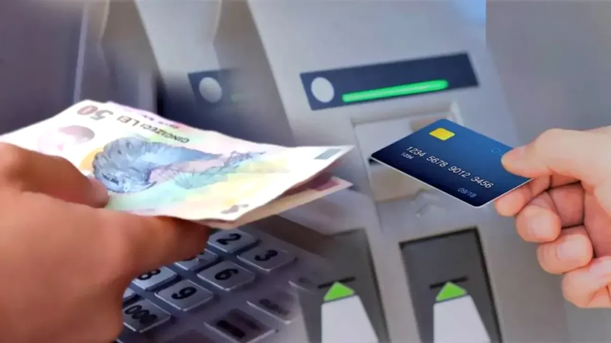 Ce trebuie să faci de fiecare dată înainte de a introduce cardul bancar într-un bancomat. Gestul simplu care te poate feri de fraude