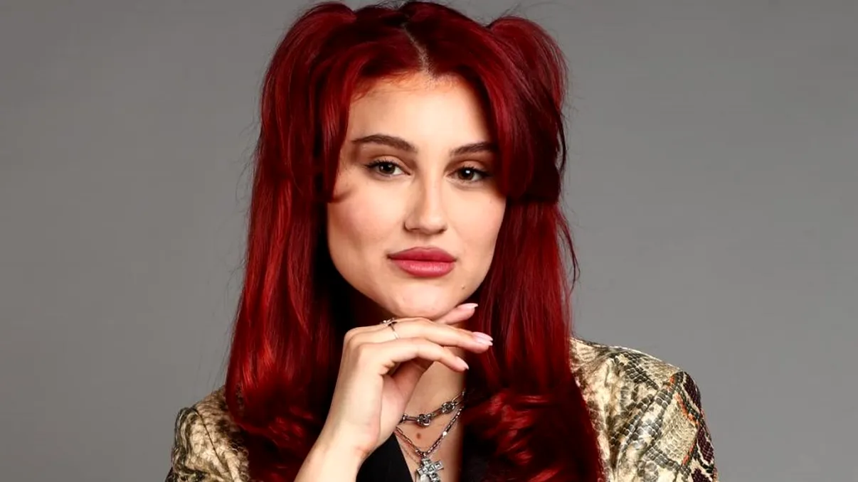 Cine este Laila Hafiz, artista misterioasă care face senzație la „Te cunosc de undeva”. Ce semnificație au cele 9 nume ale sale